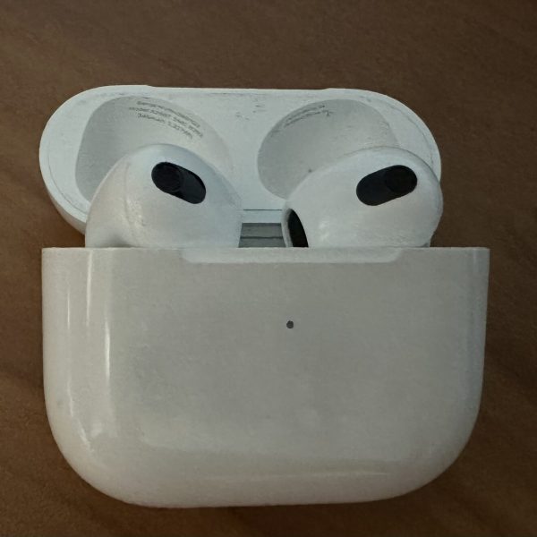 AirPods Liquid Chrome